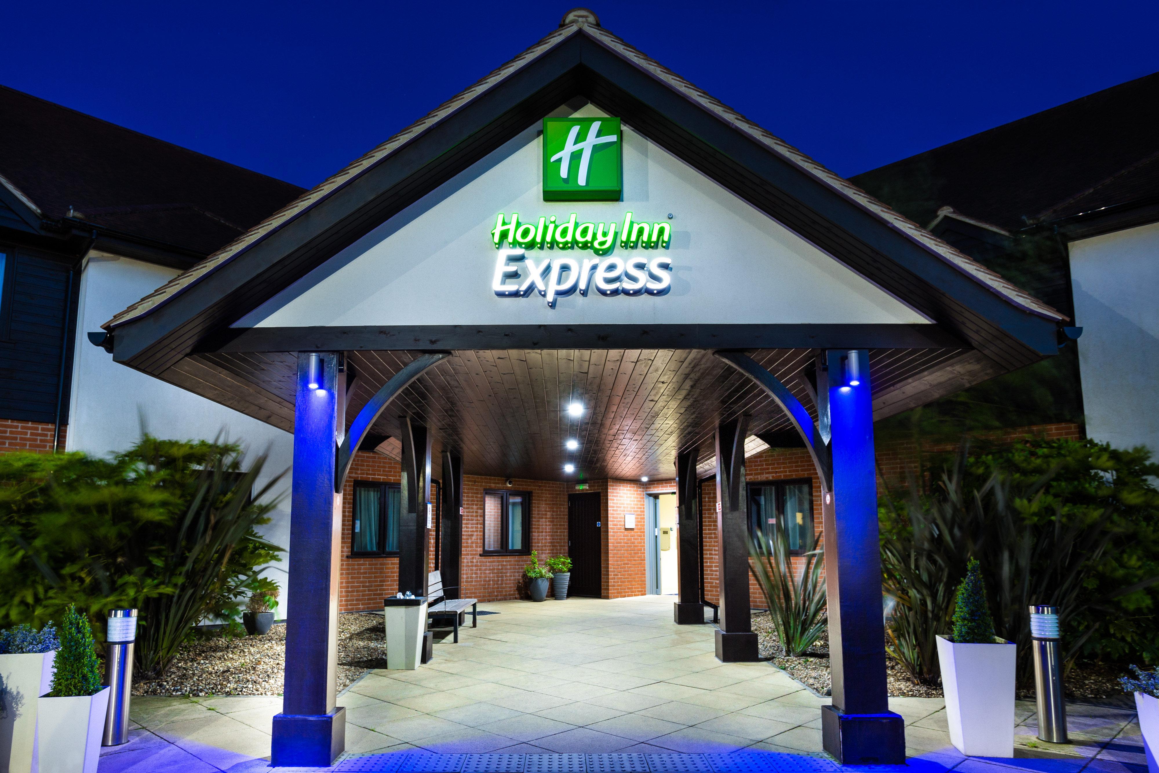 Holiday Inn Express Colchester, An Ihg Hotel Exterior photo