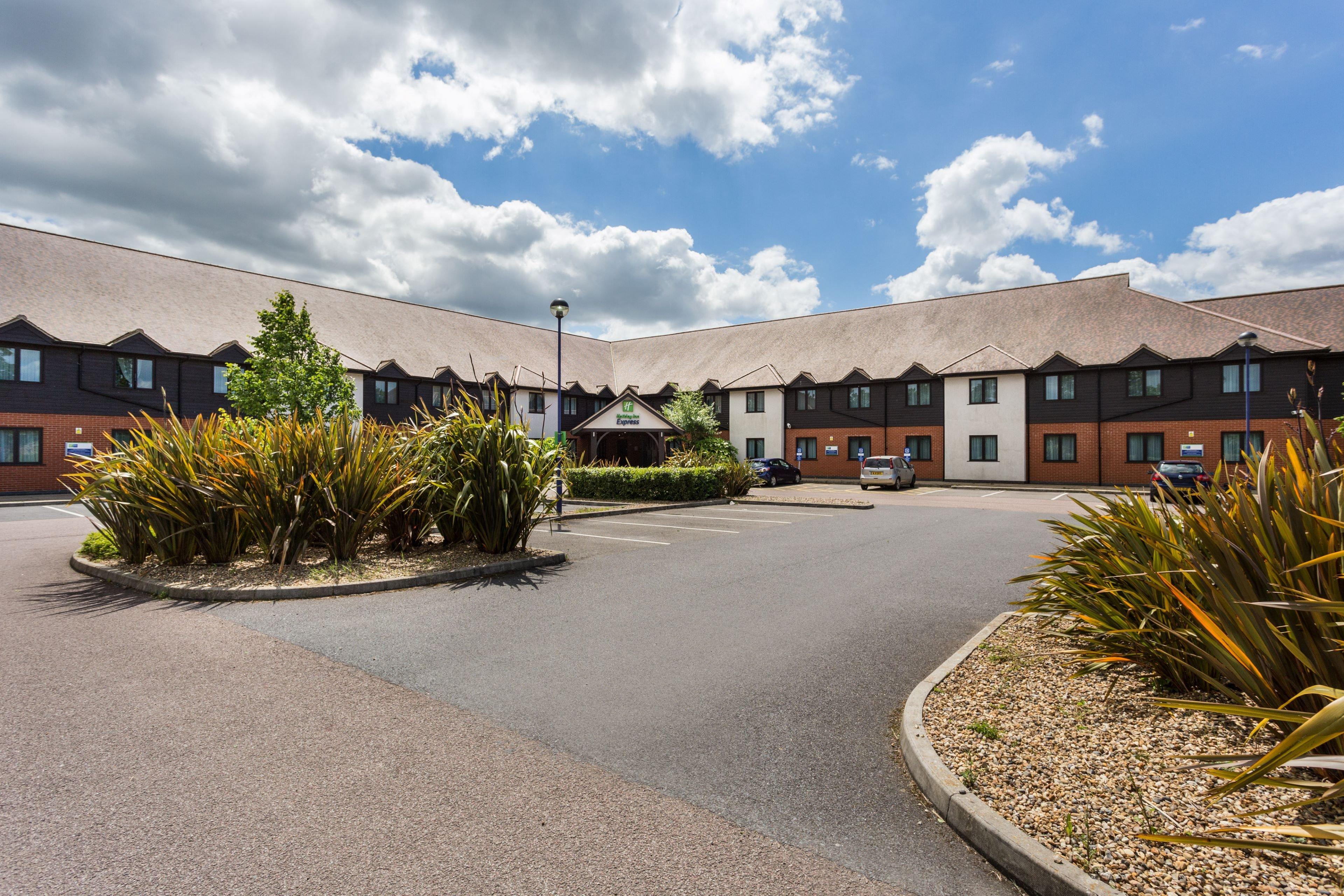 Holiday Inn Express Colchester, An Ihg Hotel Exterior photo