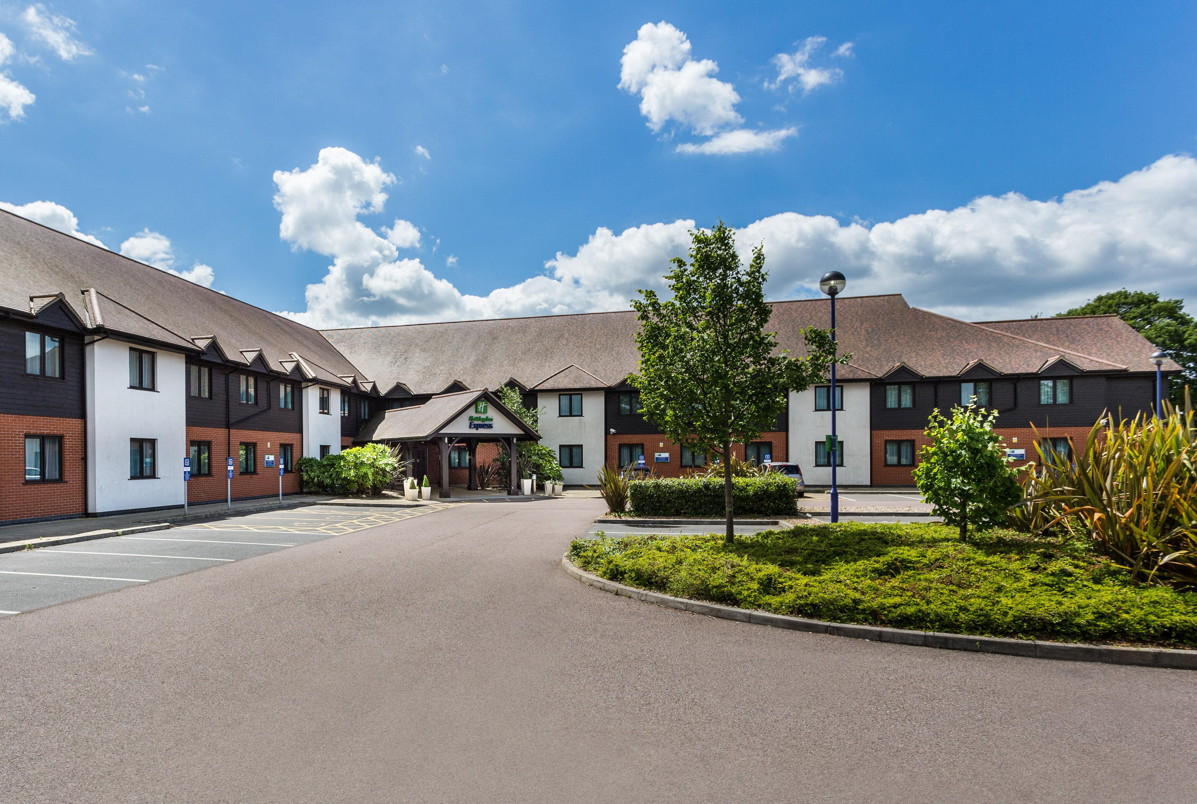 Holiday Inn Express Colchester, An Ihg Hotel Exterior photo