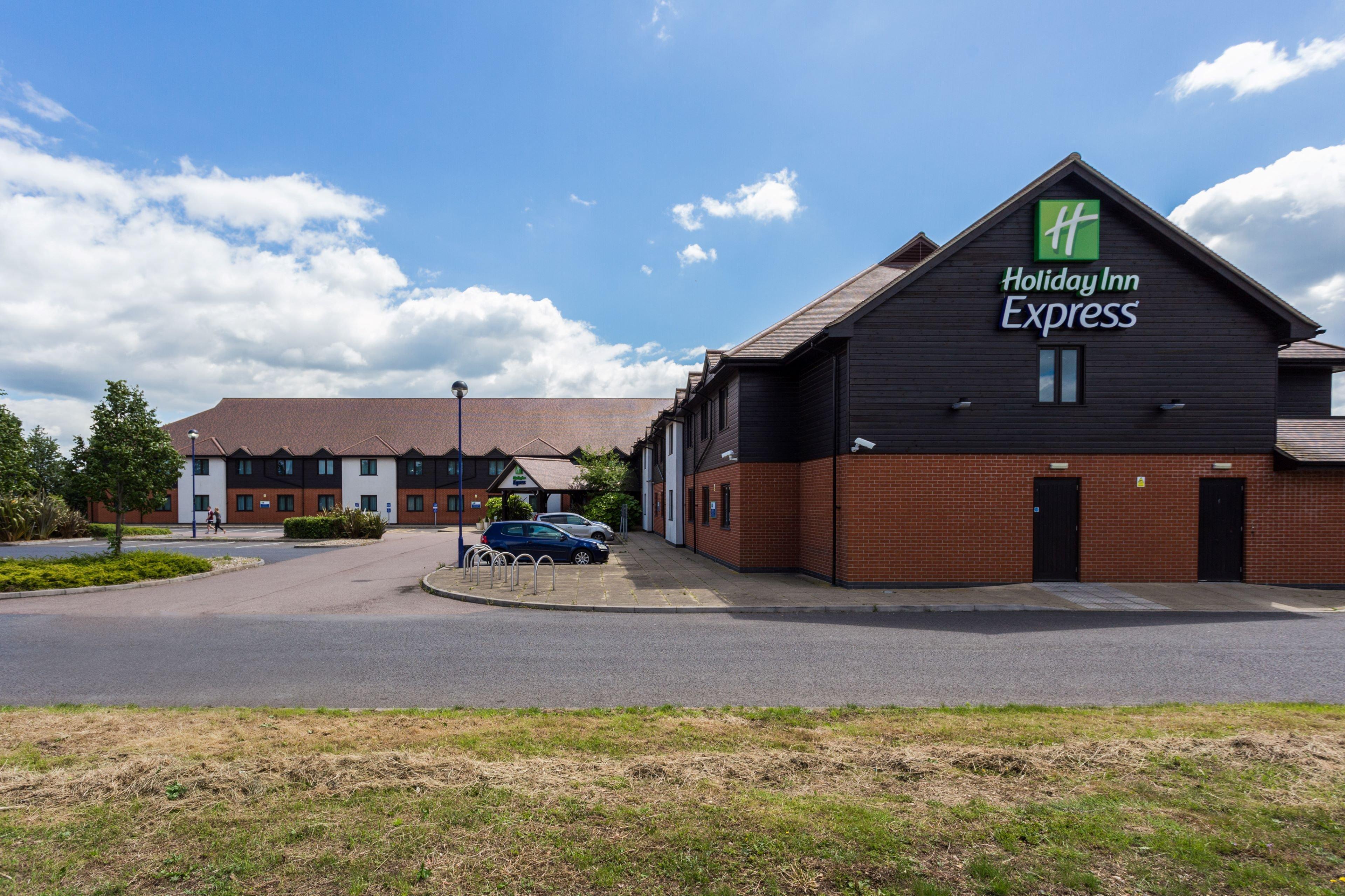 Holiday Inn Express Colchester, An Ihg Hotel Exterior photo