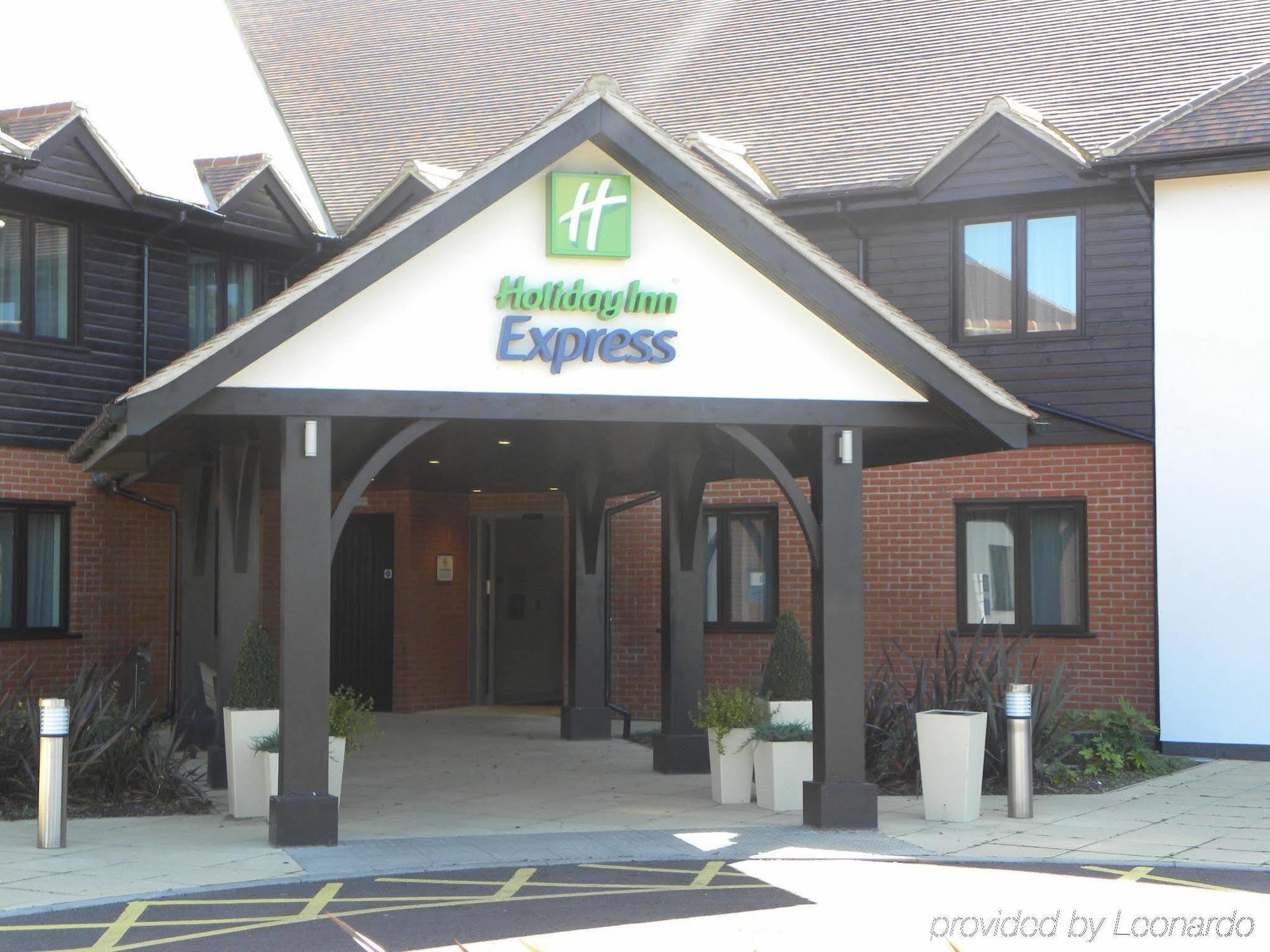 Holiday Inn Express Colchester, An Ihg Hotel Exterior photo